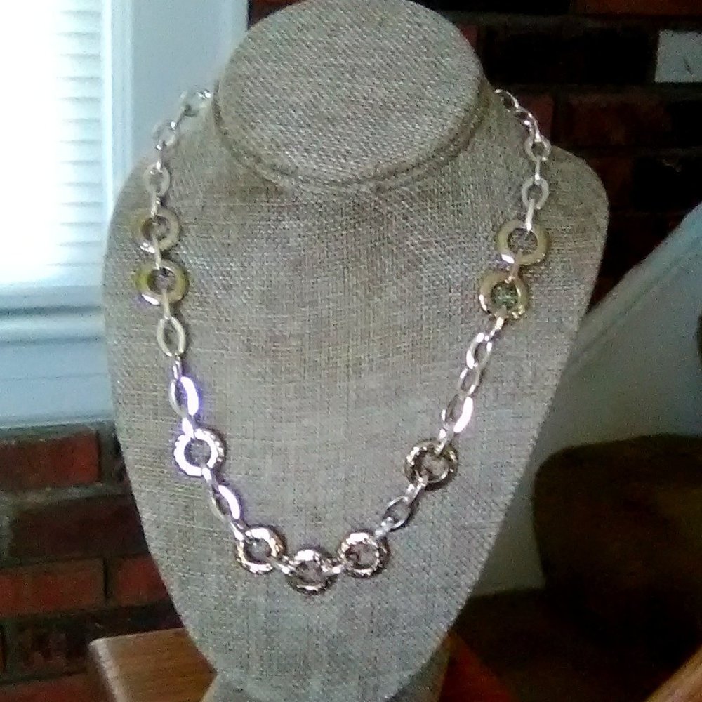 Chain Link Necklace - Picture 2 of 10